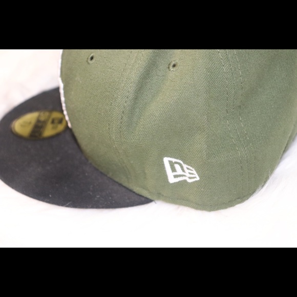 *SOLD*Vintage New Era Toronto Maple Leafs Cap ๐ - Picture 4 of 6